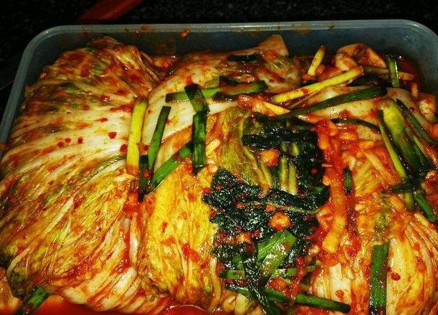 韩国人辣白菜宴,吃出白菜新高度,腌好直接开