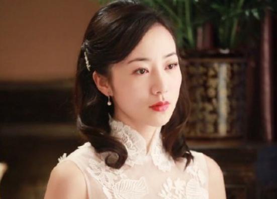 韩雪的大妈裙穿出少女既视感,看到脚上的鞋,