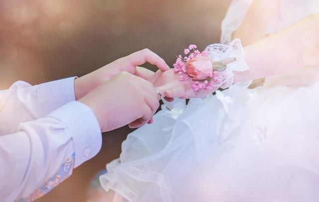 男人从不问你这4个问题,证明对你动了“真心”!