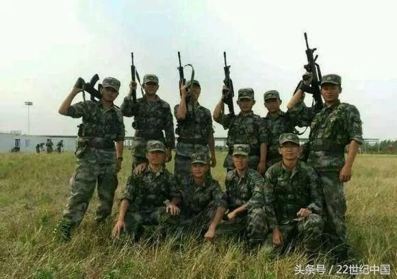 我国陆军抖音号播放量超2000万,网友称其最帅