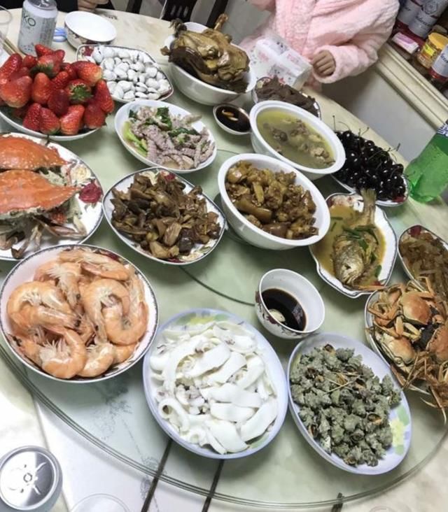 除夕夜，一起来看中国人的年夜饭，北方与南方谁更丰盛