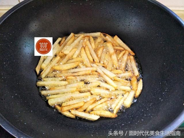 土豆别再清炒了，教你新做法，结果发现比饭店大鱼大肉还好吃！