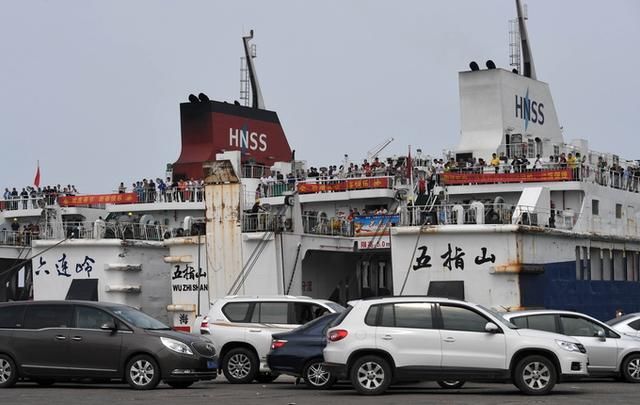 雾锁琼州海峡1.5万辆车过海滞留 海口启动应急预案