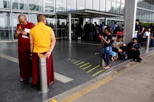 印度遭20年来最强热带气旋袭击 航班取消列车