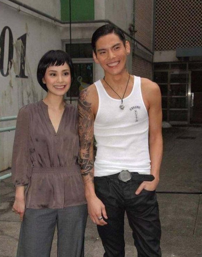 向佐郭碧婷终牵手,向太开心坏了,原来他们早就认识