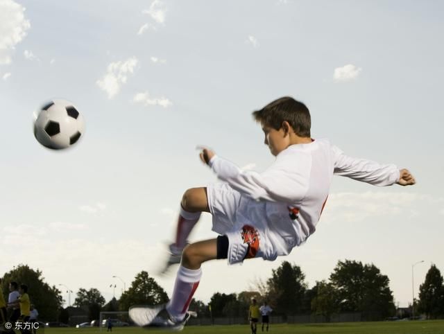 昆明少儿足球训练日志视野决定技战术的合理应