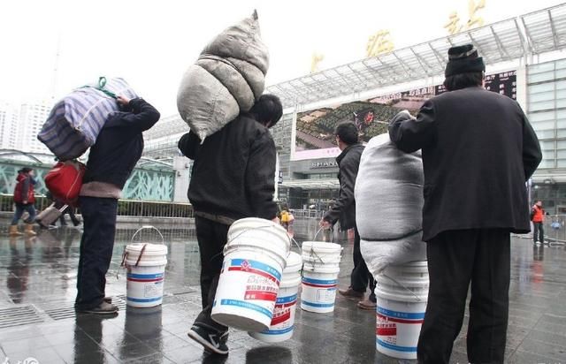 农民返乡成主流，未来农民不打工依靠什么赚钱？