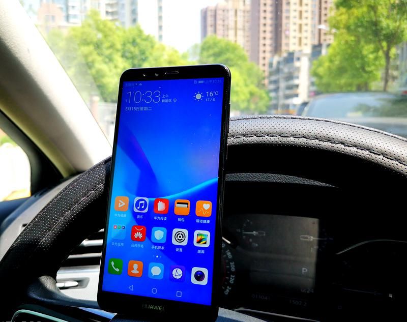 超清全面屏+四摄 华为畅享8 Plus上手体验