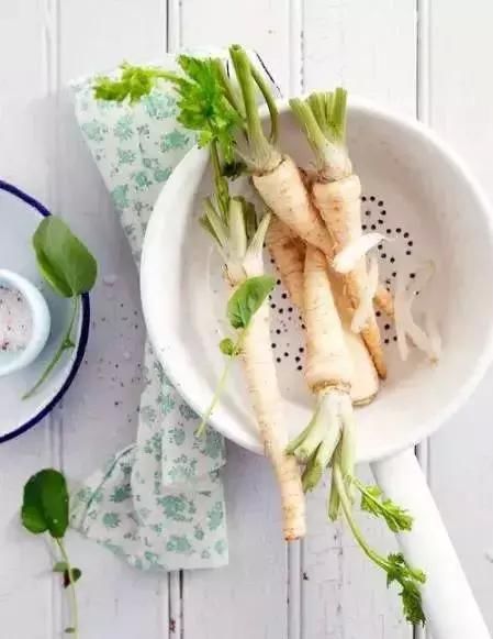 萝卜皮别扔,贴在肚皮上有这样的效果!