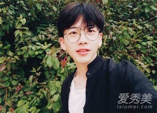 最火的人是谁 2018抖音十大网红排名 费启鸣已