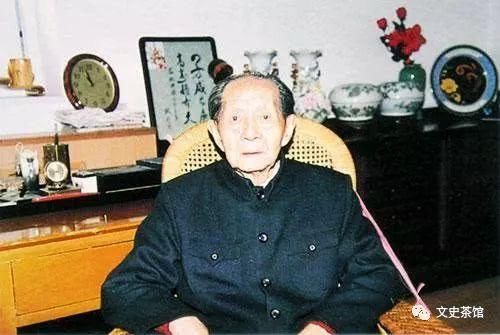 两次迎接中央领导人，两位元帅曾是他的部下，他却只是正部级