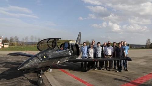 宝马S1000RR发动机多强?有人用它造出了飞机