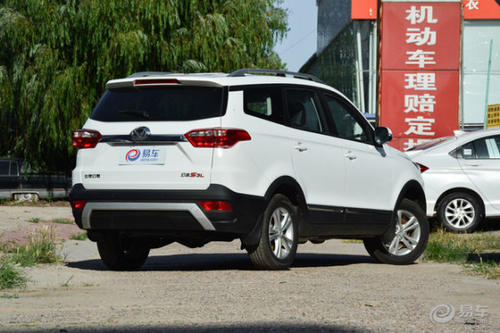 北汽幻速S3L藏地秘境之旅 女司机自驾旅