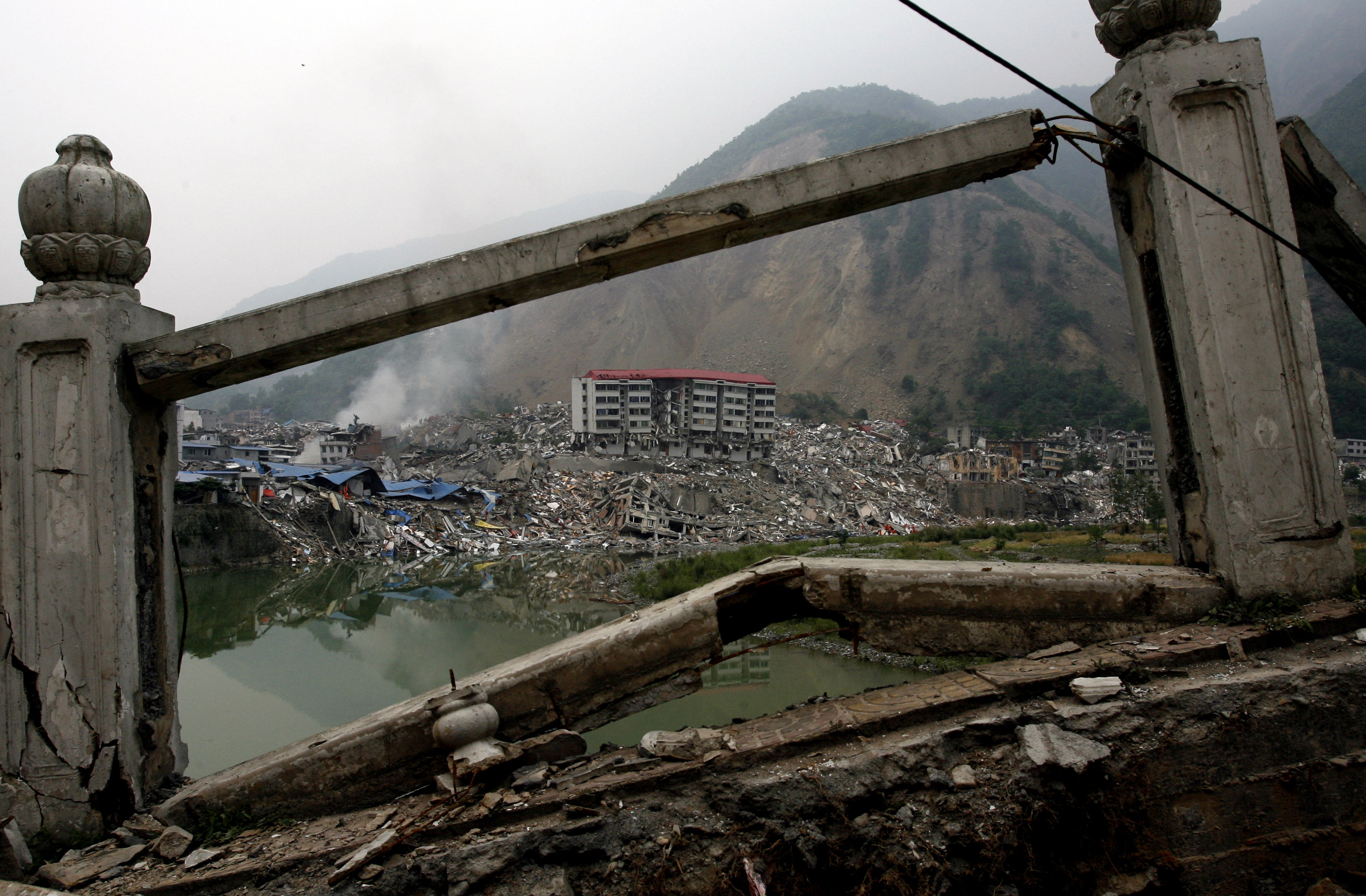 亲历汶川地震救灾摄影师公开采访手记，大量灾区照片首曝