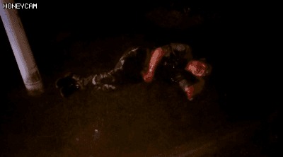 装B,装B遭雷劈---论纹身男砍人不成反被砍死事