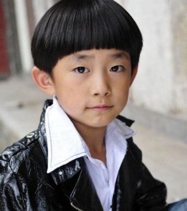 易烊千玺:曾经小小少年,到如今风度翩翩