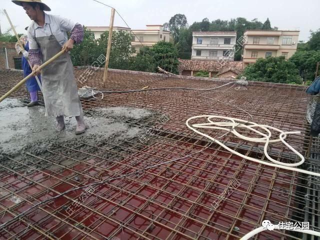 奋斗20年,他终回乡50万建起这栋中式别墅,险被