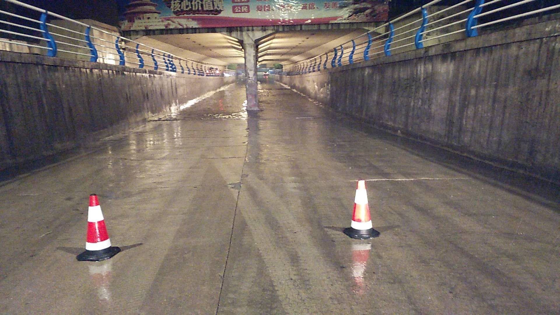 乌达区市政管理所紧急启动防汛应急预案,确保