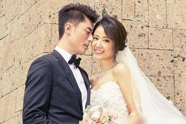 林心如霍建华外出游玩，女儿小海豚意外亮相，母女同框十分有爱
