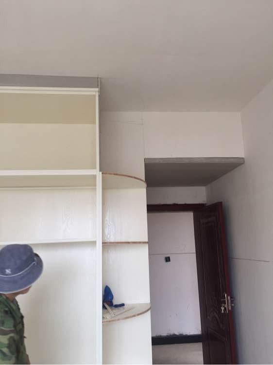 打柜子选喷漆还是免漆?工人、店家说法大不同