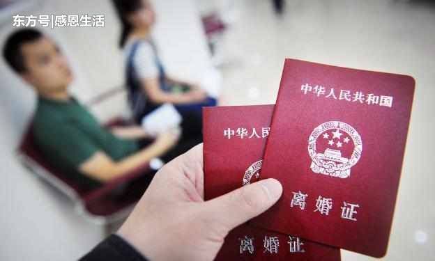 和前夫离婚被迫净身出户,五年后要买房,查询卡余额我泪如泉涌!