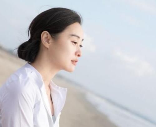 陈建斌：与校花呼小静分手，与吴越不断争吵，直到遇到蒋勤勤