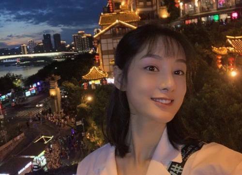 女星近照脸部僵硬被疑整容失败，她发文公开实情：图便宜毁了脸
