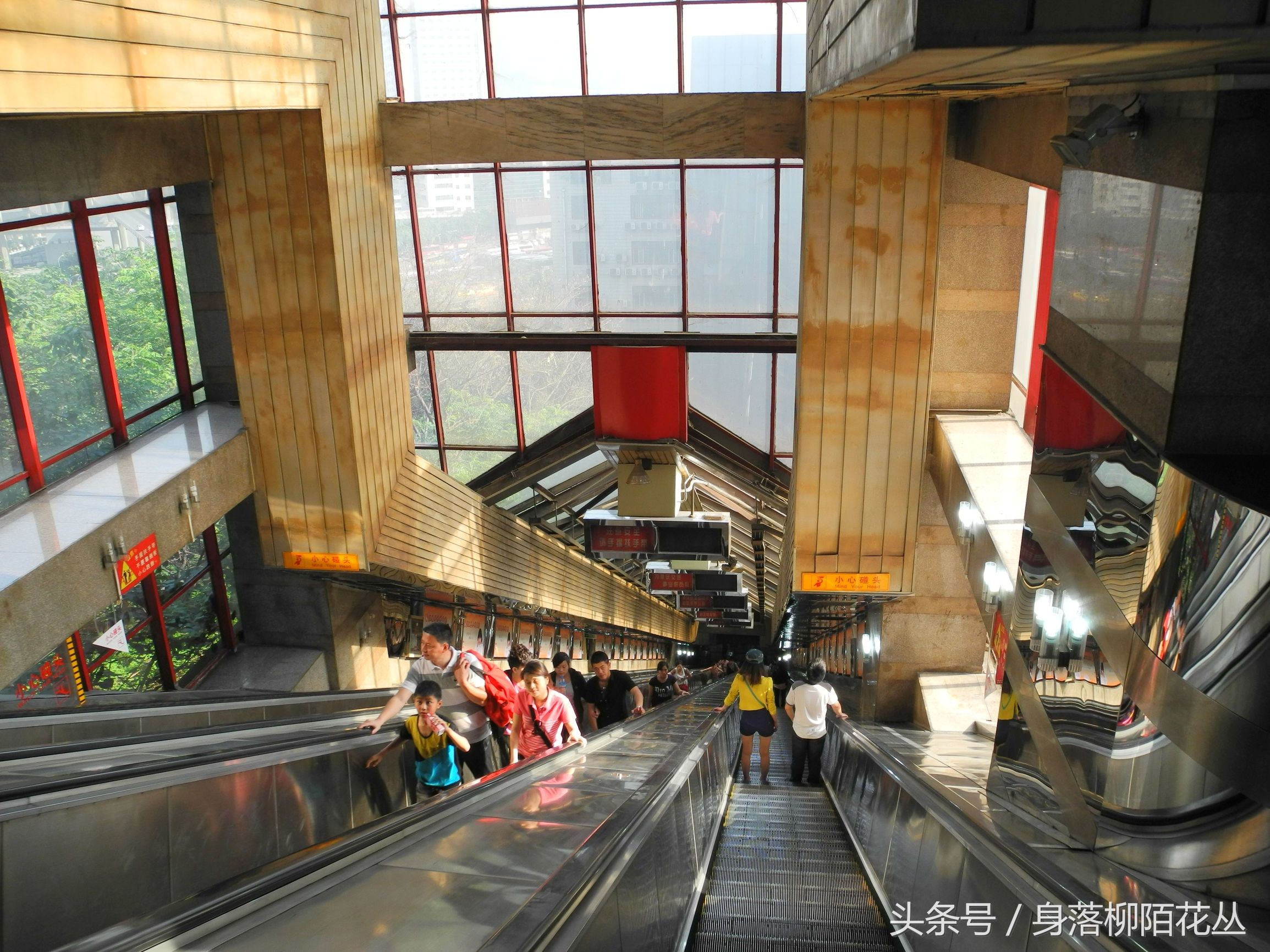 长度达100余米,号称我国最刺激的电动扶梯