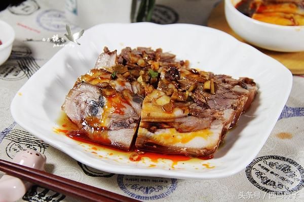 年夜饭餐桌上鸿月当头的硬菜，北京爷们最爱的经典下酒菜