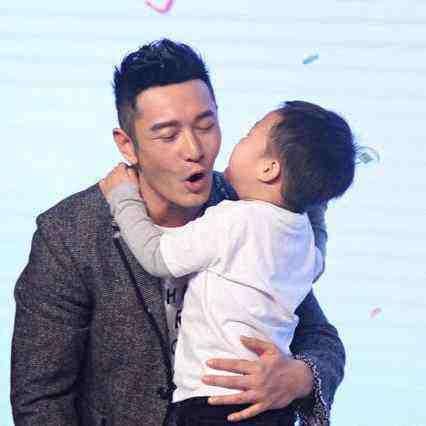 杨颖晒小海绵正面照庆生,问及是否生二胎,黄晓