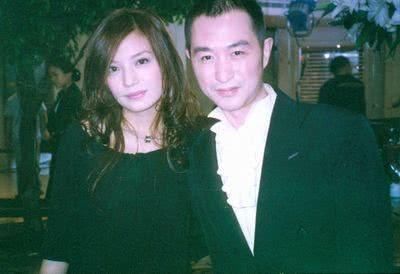 章子怡初恋,不听劝非把专辑设计成砍头封面,1