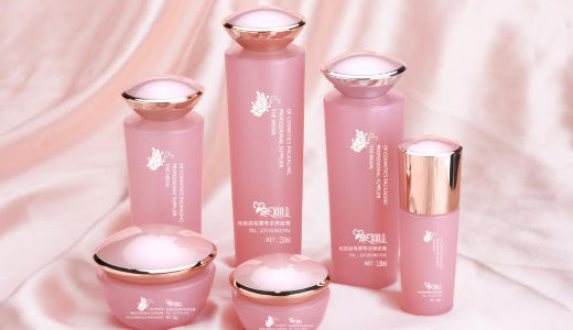 国内上市的化妆品公司有哪些 t01e44b30a4f9600c1f.jpg