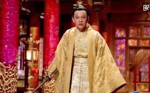 为了不让弟弟当上皇帝，哥哥先带坏了弟弟，最后当上皇帝