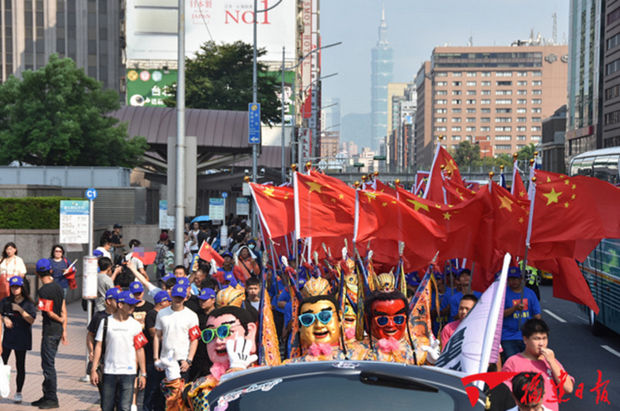 民进党推“公投”禁挂五星红旗 媒体:蔡英文挑衅大陆的危险玩火之