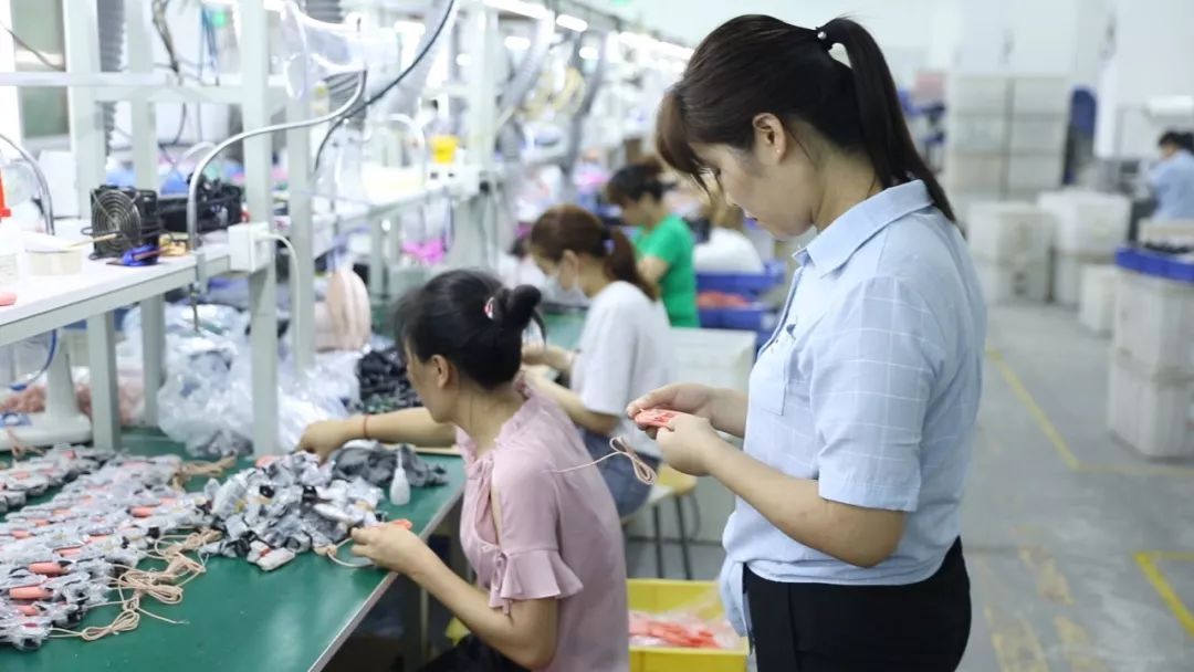探访特价最大情趣用品工厂,窥见中国人的性观情趣天天吗能参加全球服装图片