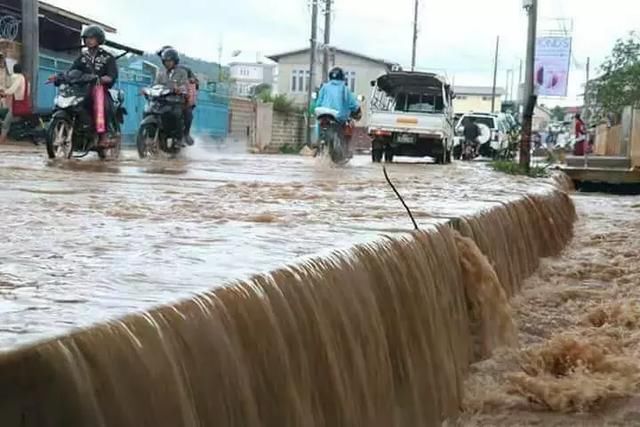 缅甸南兰、东枝、贵慨多地遭大暴雨袭击，受灾严重