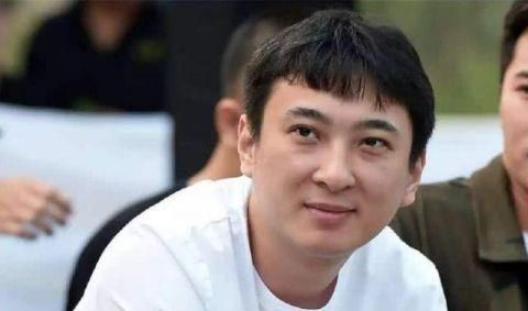 王思聪带眼睛妹坐飞机,最后却落得要自己去拉行李箱 诚博娱乐官网