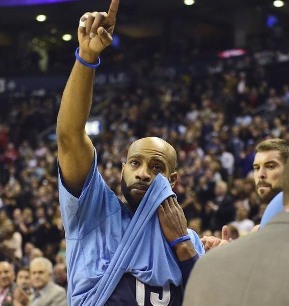 NBA球星重回老东家待遇不同,詹皇遇冰火两重