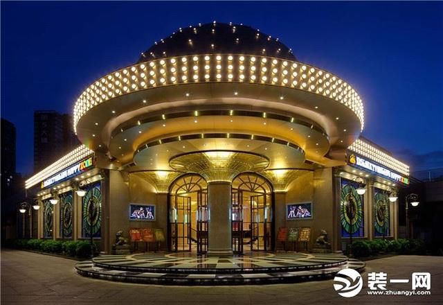 金色与欧式建筑相结合,非常大方,豪华气派.