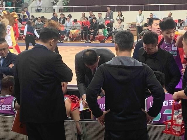 山东男篮跟广州的比赛