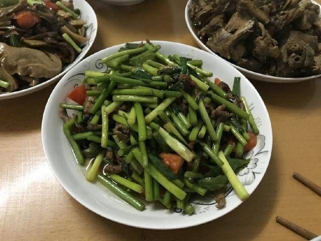 我家年夜饭12菜2汤，全是公公的拿手菜，尤其这道我吃了3碗没吃够