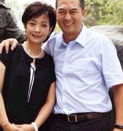 张嘉译两任妻子对比,张嘉译两任妻子对比照片