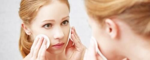 卸妆水卸妆过程