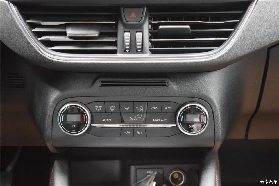 新福克斯ST-LINE,一辆小黑侠献给大家