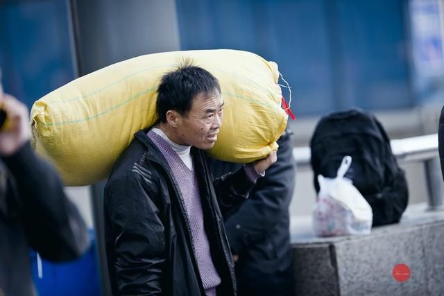 农民注意！以后这几类人将限制坐火车了，看看你家有人在内吗