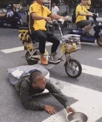 搞笑gif趣图:孩子的馆长配上这个唱歌完美,没毛表情金跺脚图表情包图片