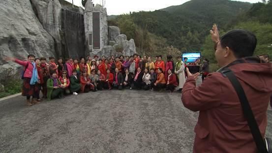 乡村振兴中国行：走进浏阳看桃花飞瀑，听琅琅书声