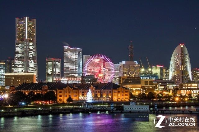 大C游世界 经典构图下的港湾夜景和烟花