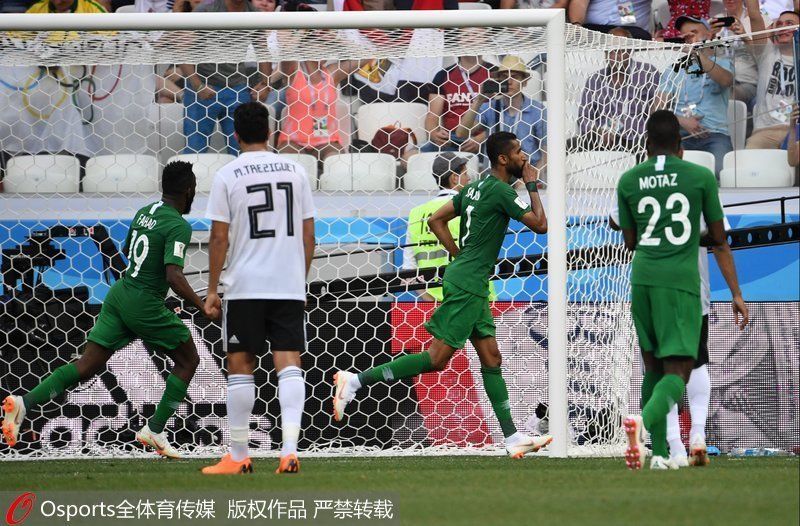 高清:道萨里绝杀萨拉赫挑射破门 沙特2-1绝杀埃