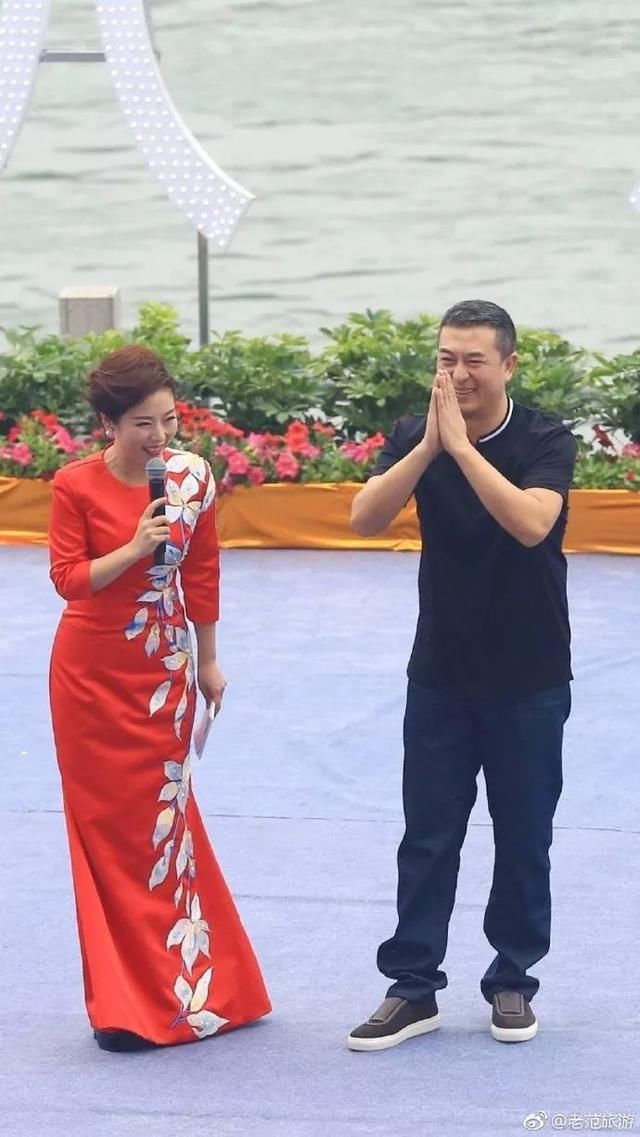 张嘉译为家乡陕西安康龙舟赛点睛 年近50岁两